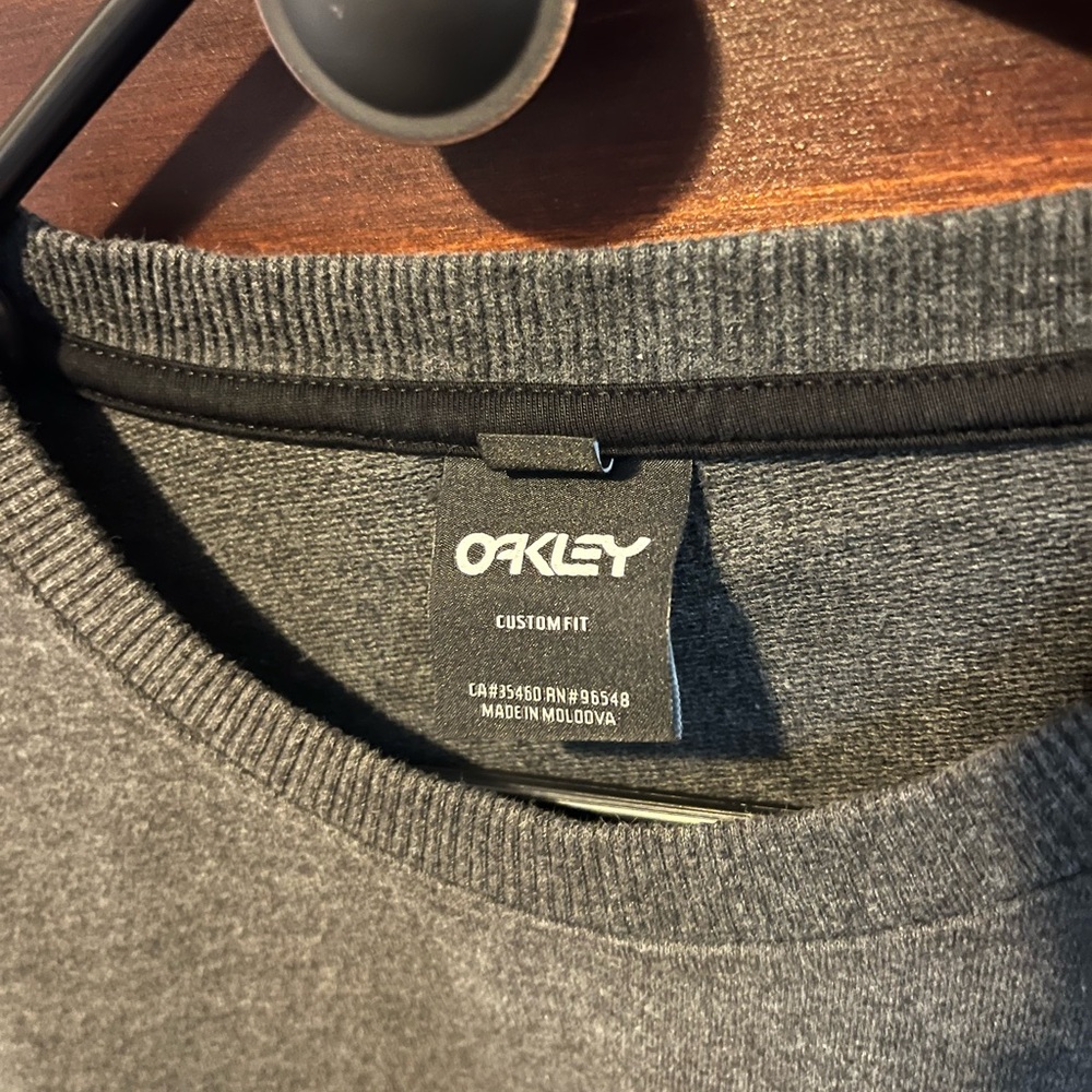 Oakley B1B Crew Sweater - Blackout Light Heather 
Size L - Picture 2 of 2